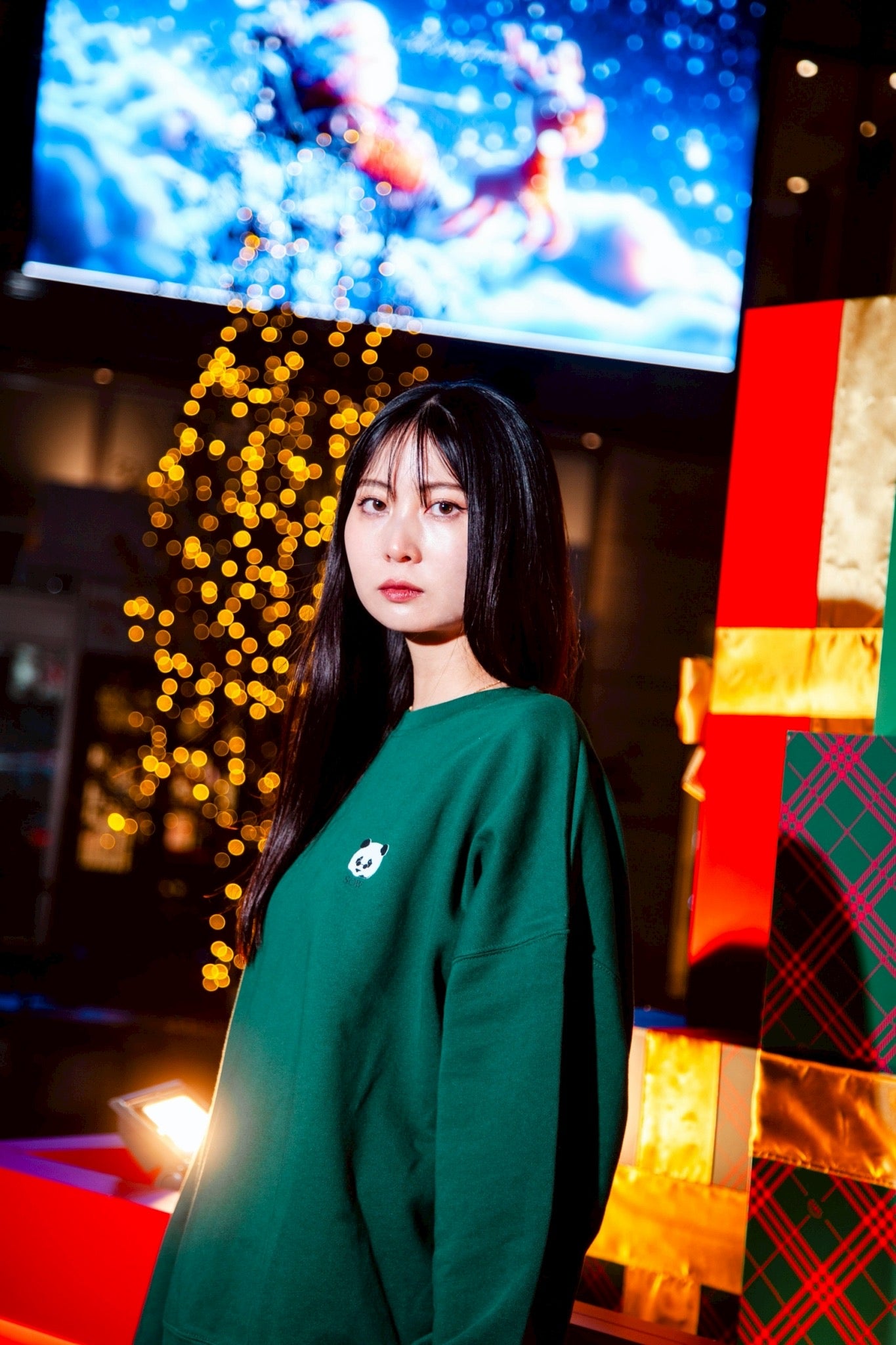 GIFT OF LOVE CREWNECK【GREEN】