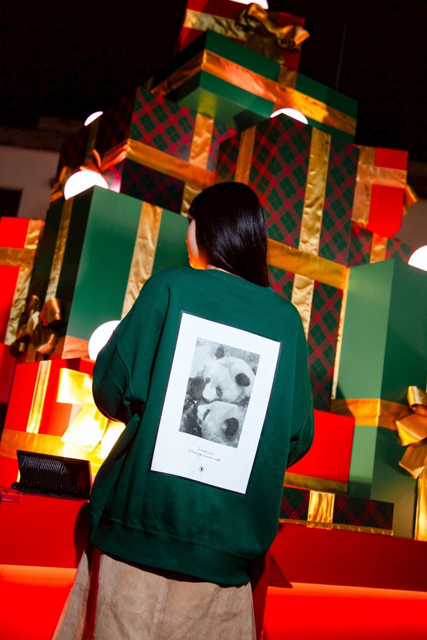 GIFT OF LOVE CREWNECK【GREEN】