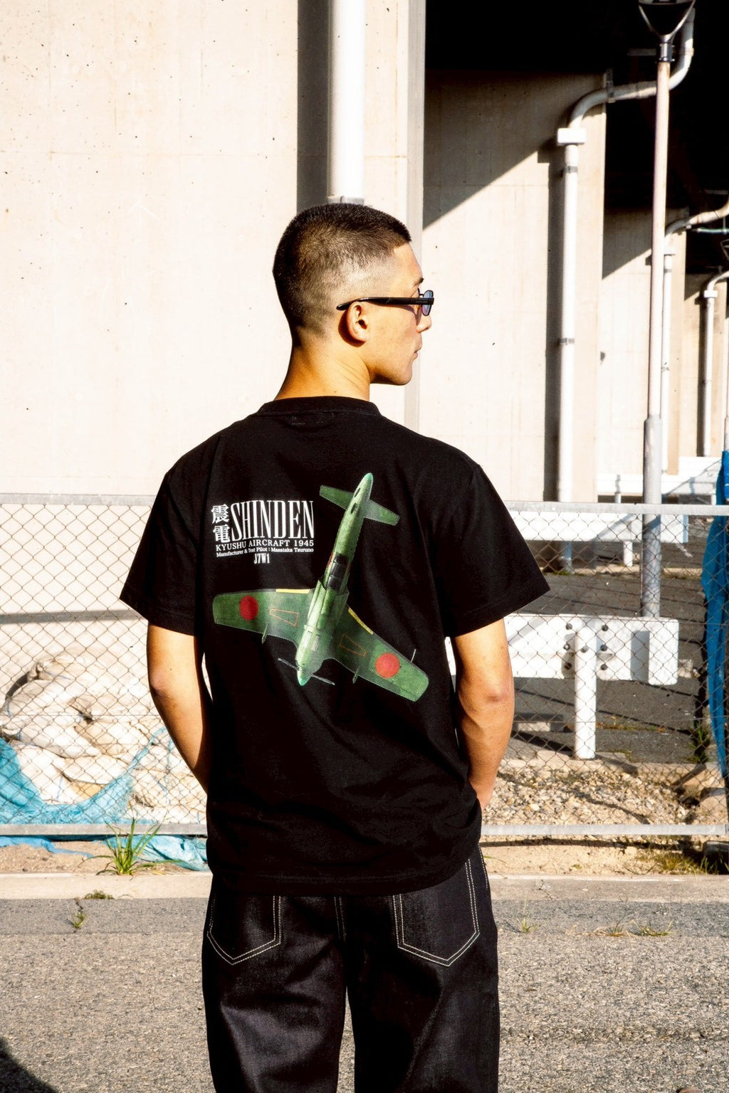 震電 TEE[BLACK]
