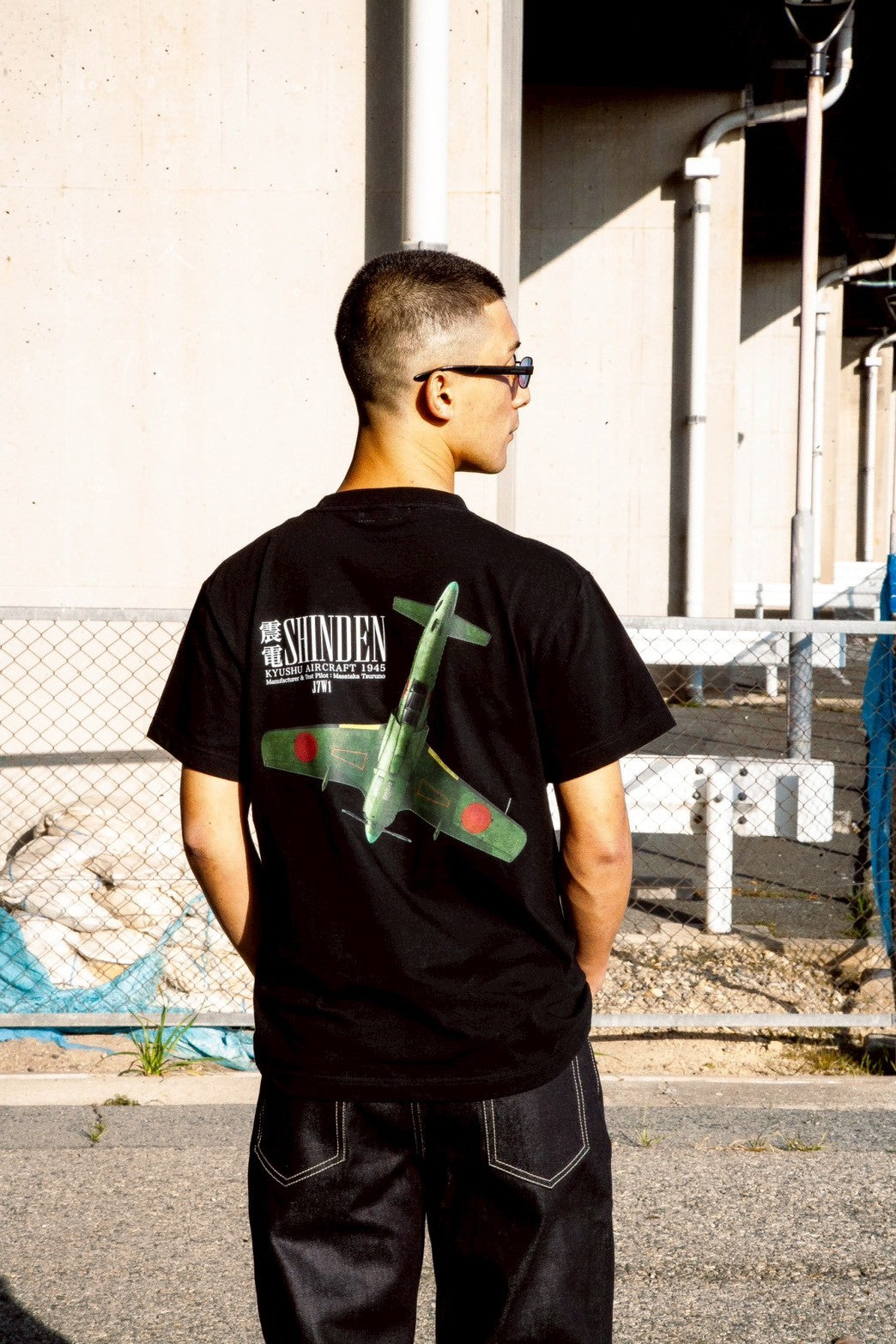 震電 TEE[BLACK]