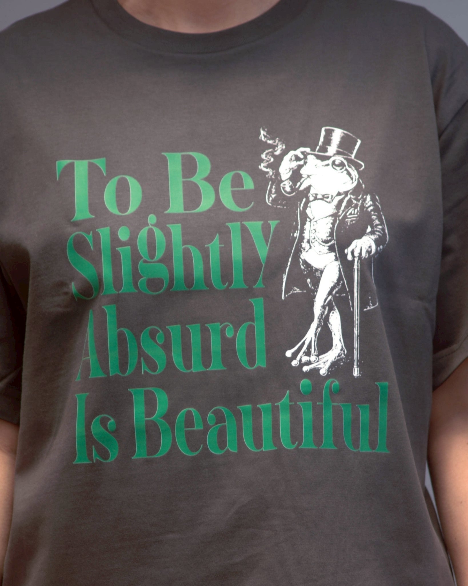 The Gentleman Frog TEE [SUMI]