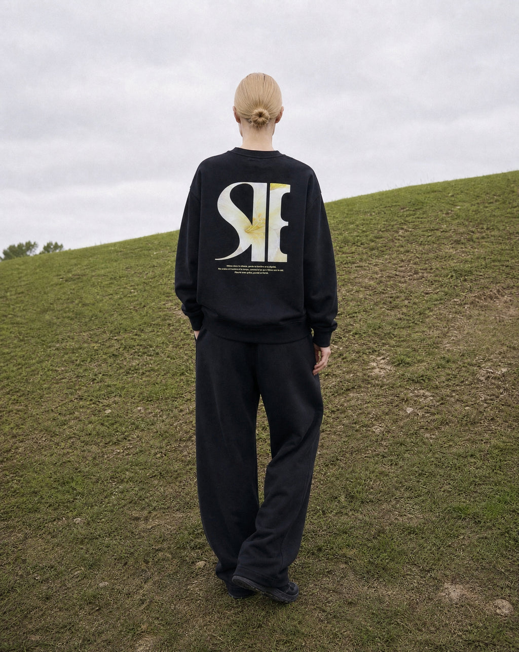 LE LYS NOBEL CREW NECK [BLACK]