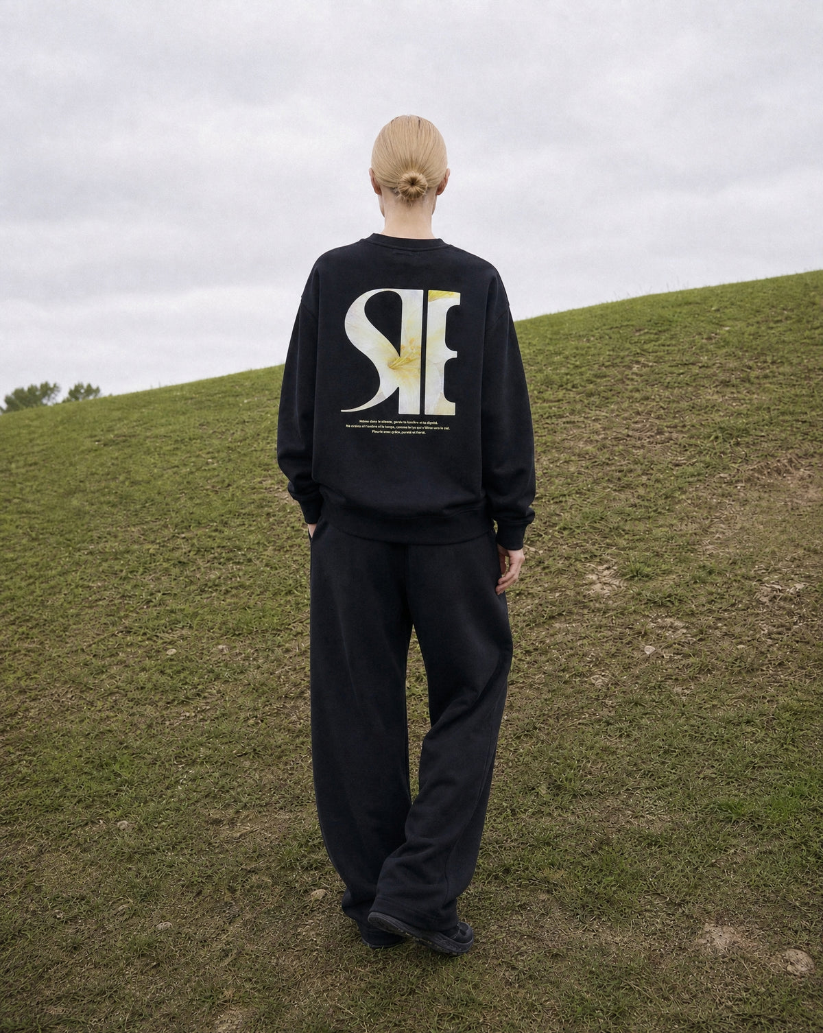 LE LYS NOBEL CREW NECK [BLACK]
