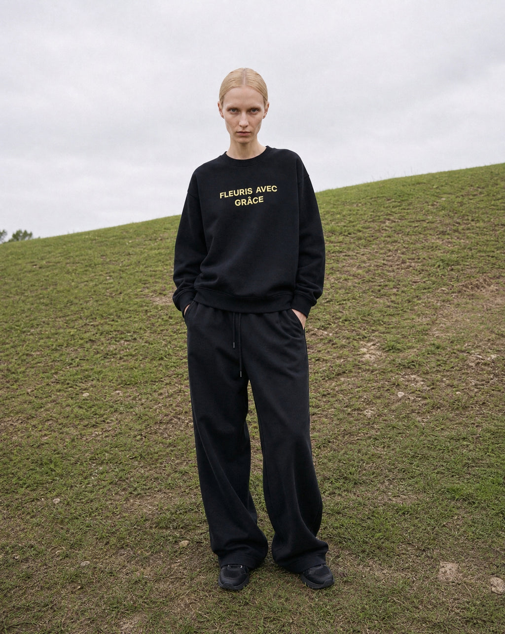 LE LYS NOBEL CREW NECK [BLACK]