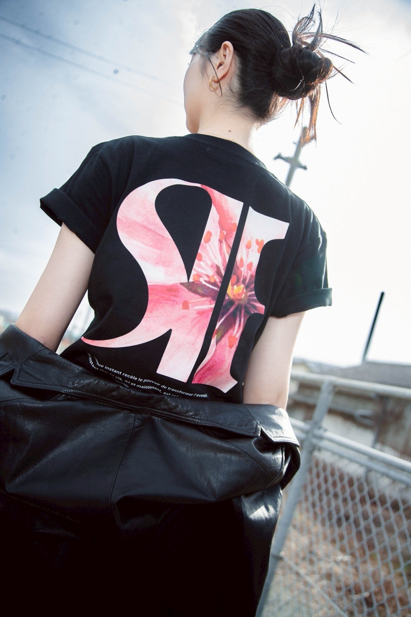 L’instant Sakura TEE [BLACK]