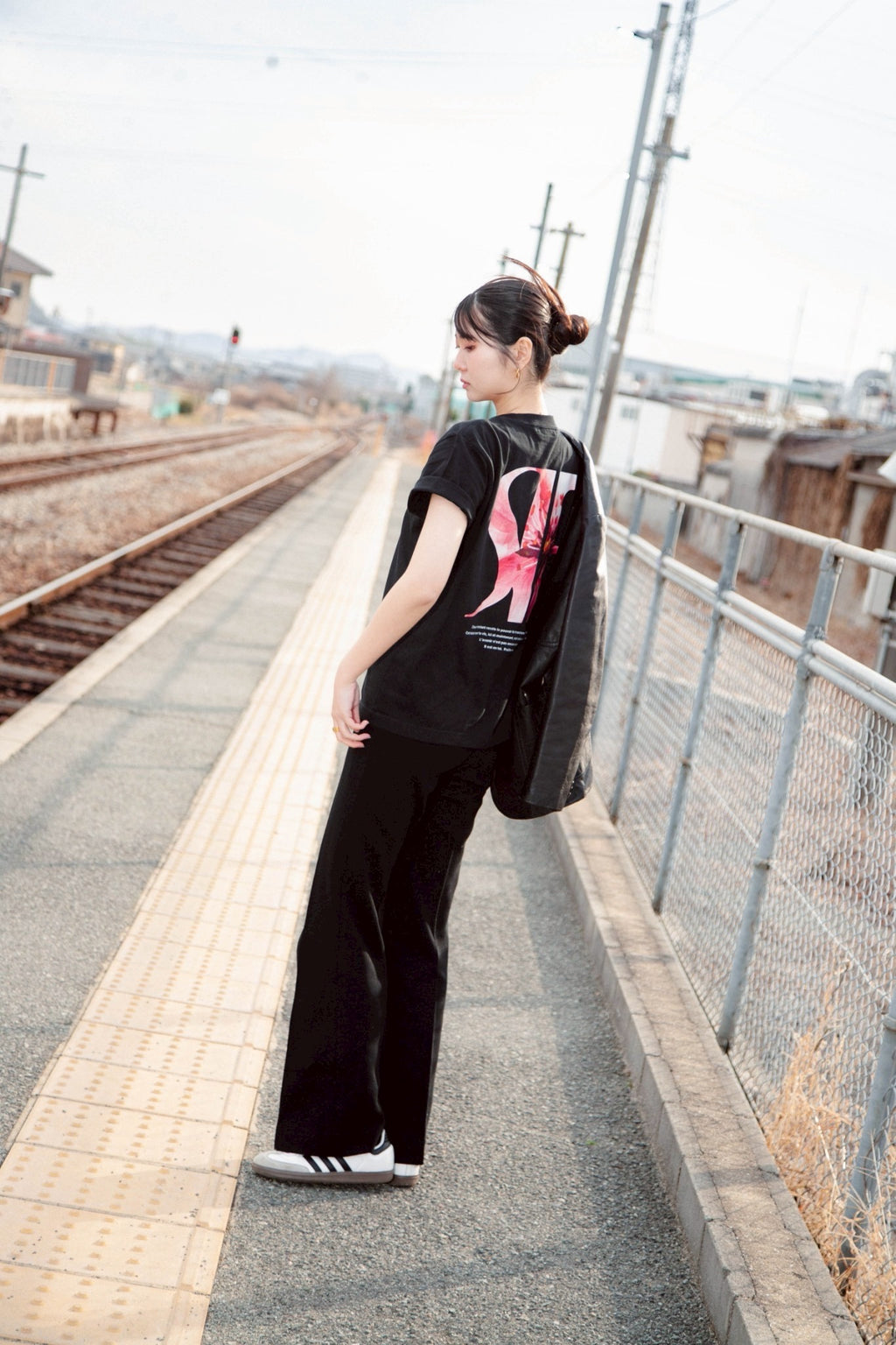 L’instant Sakura TEE [BLACK]